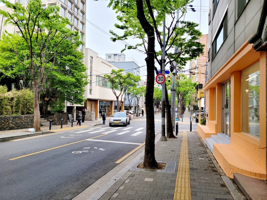 가로수길 전면 외관
